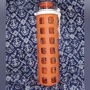 ELLOS coral orange 20 oz glass water bottle with sleeve/hand strap (091224A)